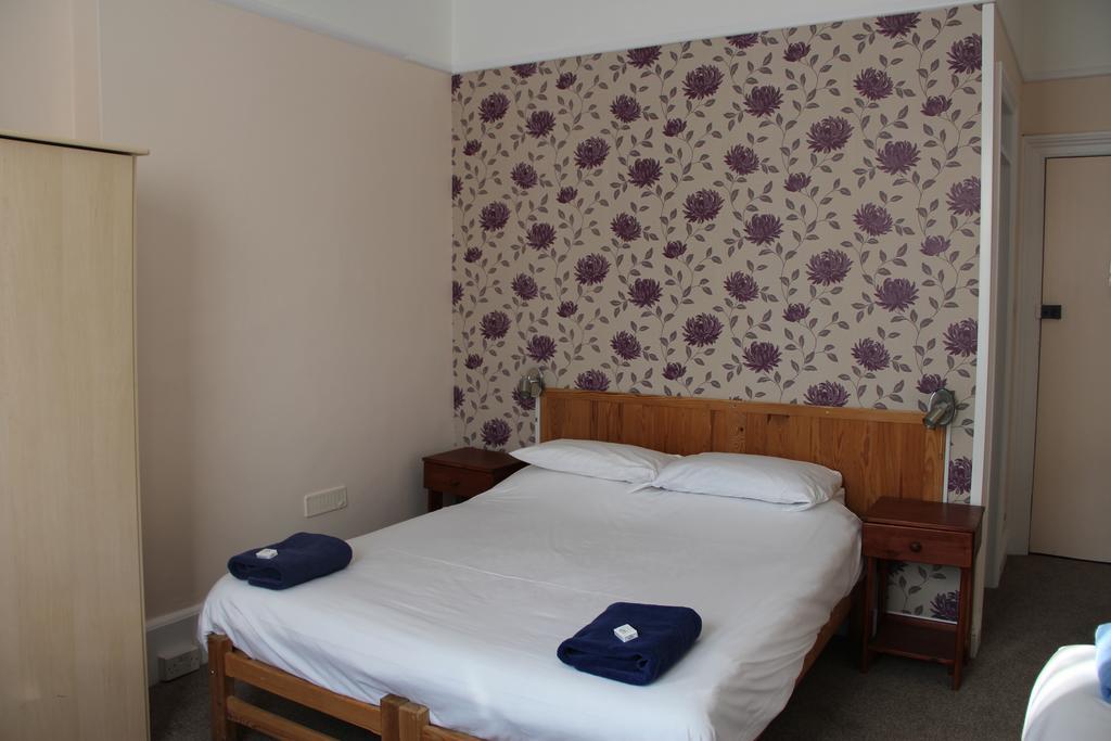 Dolphins Hotel Bournemouth Room photo