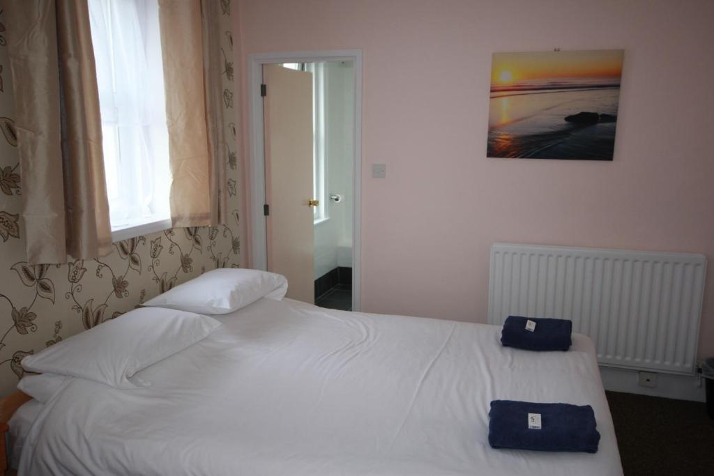 Dolphins Hotel Bournemouth Room photo
